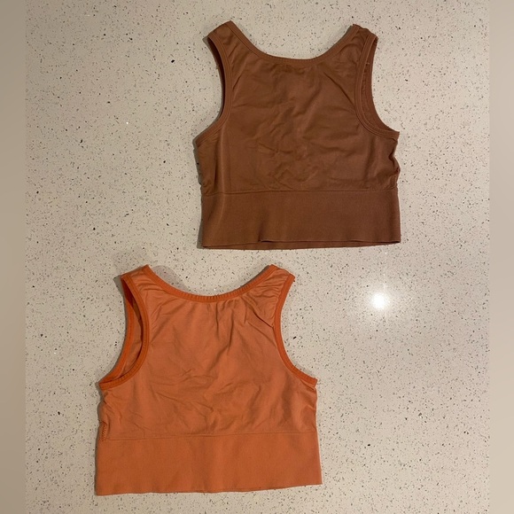 Women's Sleeveless Tops - Picture 1 of 3